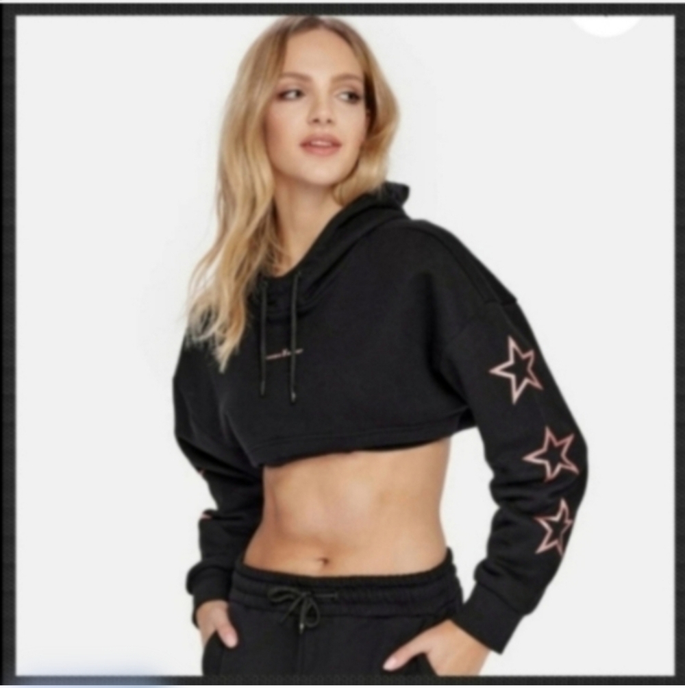 Black Cropped Hoodie with Pink Star Accents Athletic Athleisurwear